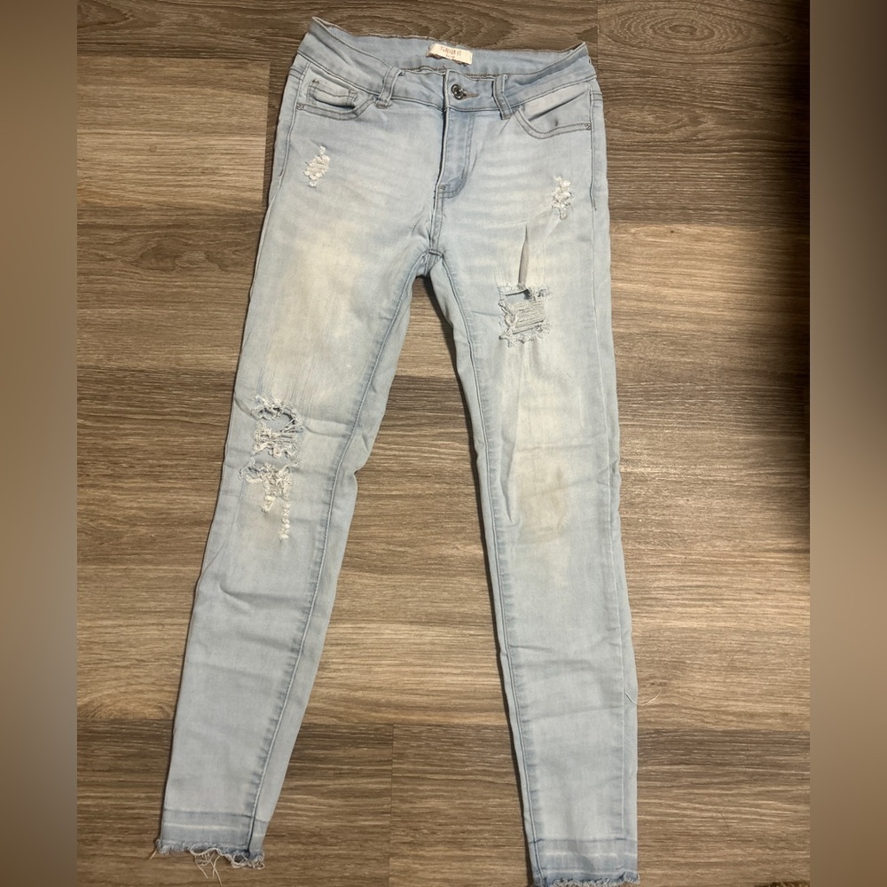 Forever 21 Light Blue Distressed Women Jeans
